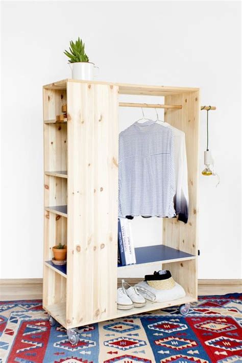 Wer gartenmöbel aus paletten selber bauen möchte, erschafft auf günstige und umweltschonende weise einmalige möbelstücke mit ganz persönlicher note. 22 DIY Ideen, wie man Garderobe aus Paletten selber bauen ...