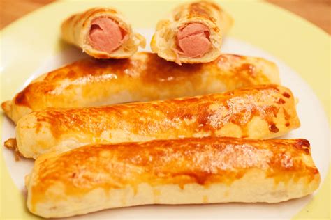 Würstchen im Schlafrock mit Blätterteig