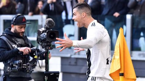 Cristiano Ronaldo Becomes Soccers First Billion Dollar Earner Vuzacast