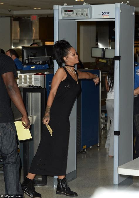 Rihanna Asked To Walk Through Airport Security Scanner Five Times