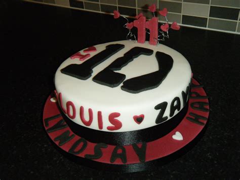 1 Direction Cake 1 Direction Cakes Creative Cakes How To Make Cake