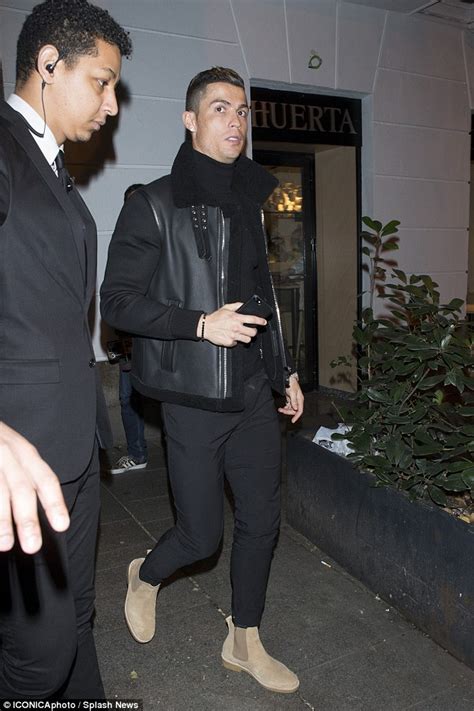 Hope to see new photos soon. Cristiano Ronaldo steps out for dinner with girlfriend ...