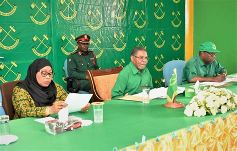 Huyu ndiye makamu wa pili wa rais wa zanzibar. MAKAMU MWENYEKITI WA CCM ZANZIBAR NA RAIS WA ZANZIBAR DK ...