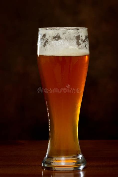 Refreshing Beer Stock Image Image Of Cool Pour Foam 34026453