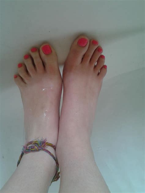 Zoey Nixons Feet
