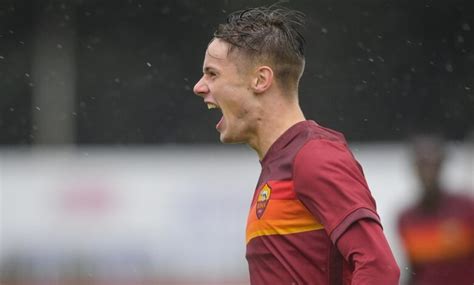 Born in italy, he represents poland internationally. Roma, il giovane Nicola Zalewski è stato trovato positivo ...