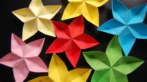 Bunga lily origami tradisional ini terlihat indah di atasnya atau dalam buket dengan bunga origami lainnya. Inilah Cara Membuat Bunga dari Kertas Origami » elevenia Blog