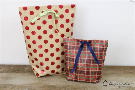 And i have tons of beautiful wrapping paper, while beautiful gift bags aren't that easy to come by. How To Make A DIY Gift Bag For Christmas | Designer Trapped