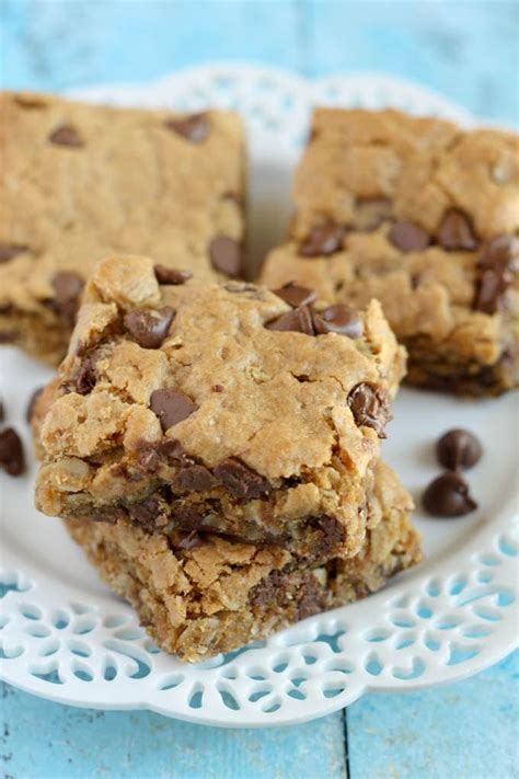 Healthy Peanut Butter Chocolate Chip Oatmeal Bars