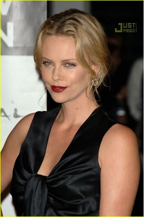 Charlize Theron In The Valley Of Elah Premiere Photo 588261