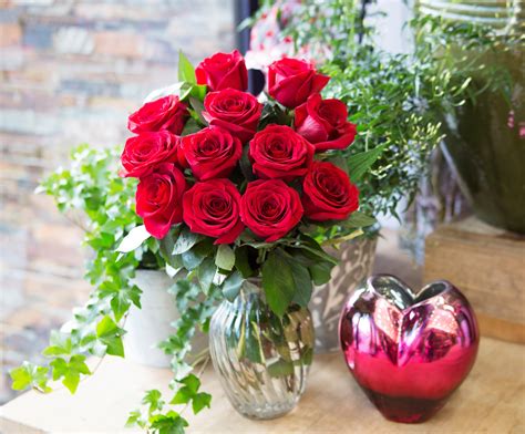 Romantic Red Rose Bouquet 12 Fresh Cut Red Roses With Vase By