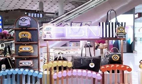 Momo luôn có chương trình hot mỗi ngày. 全球最新快闪店大赏：Gucci、Burberry、Prada 等_中国购物中心网，商业综合体，商业中心