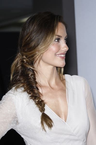 Minka Kelly Style Hairstyles And Dresses In All Beauty Sides