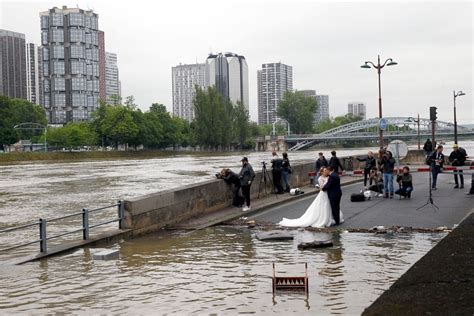 Paris Flooding Anxious Wait As The Seine River Keeps Rising And