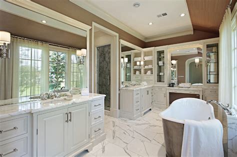 Traditional Master Bathroom