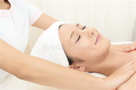 Woman Receives Body Massage At Spa Salon Stock Image Image Of Model