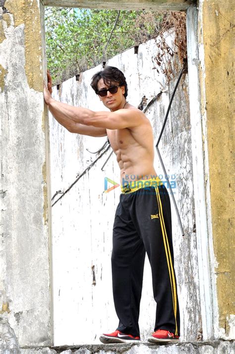 Tiger Shroff Performs Live Action Stunts To Promote Heropanti Tiger