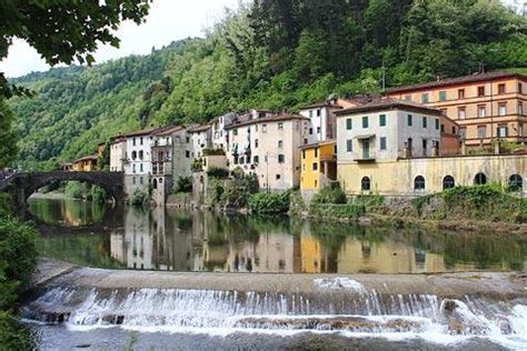 In the beginning of the 16th century, the building was enlarged with the start of the use of the cabes and showers which were known as being efficacious. Visit Bagni di Lucca, historic spa town in northern Tuscany