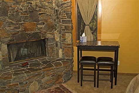 The Yosemite Peregrine Lodge Rooms Bedrooms The Dogwood Room