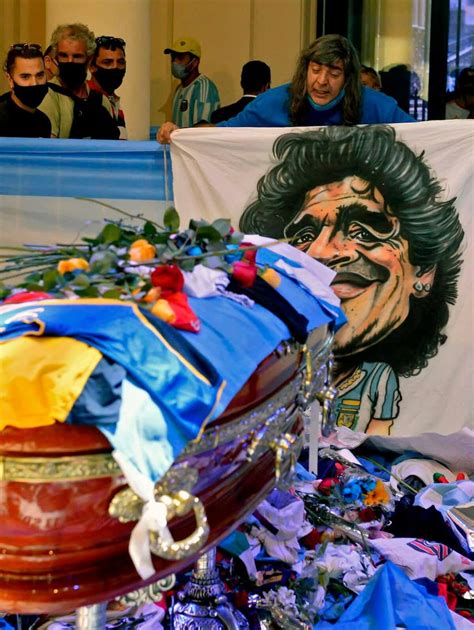 Maradona Enterré à Buenos Aires à L Issue D Une Cérémonie Privée Tva Nouvelles
