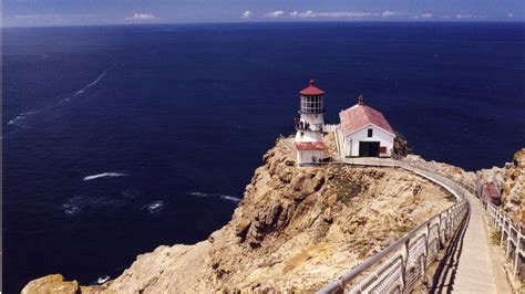 A trip to point reyes would not be complete without a hike out to the historic lighthouse. Point Reyes Lighthouse - California (USA) - World for Travel