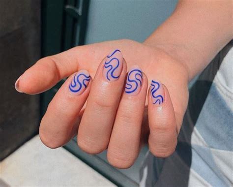 Squiggly Nail Art Trend Elle Australia