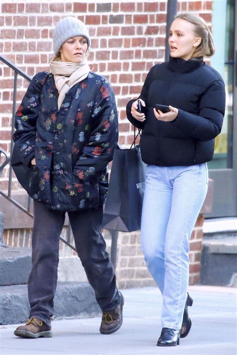 Check spelling or type a new query. Vanessa Paradis et Lily Rose Depp à New York le 19/10/2018