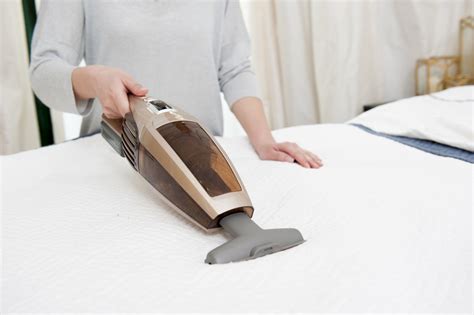 Wer den bezug regelmäßig wäscht, kann die. Matratze waschen » So geht's nass und trocken