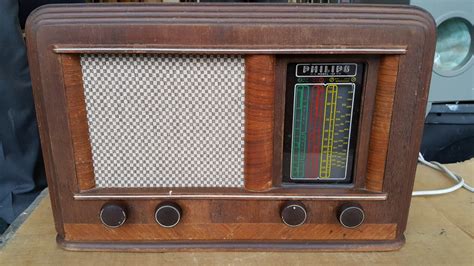 Music, podcasts, shows and the latest news. The NZ Vintage Radio Project - Philips model 157 (circa 1940)