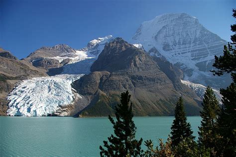 Файлberg Lake Berg Glacier And Mount Robson — Википедия
