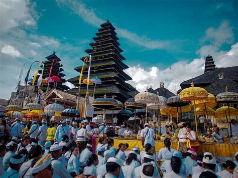 Indahnya Kebudayaan Bali Terpancar Dari 4 Tradisi Adat Istiadat Unik