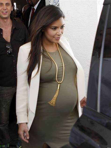 Kim Kardashian Pregnant For 8 Months Dines In Beverly Hills Photos Huffpost