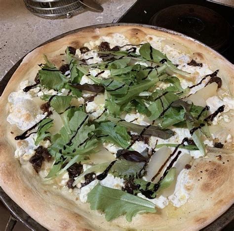 pizza goat cheese fresh mix pears arugula raspberry drizzle with crush reds garlic and