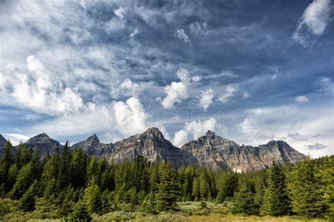 Canada Rocky Mountains Panorama Photo Stock Image Du Crête Extérieur