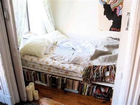 Small bedroom ideas for tight corners. small-studio-apartment | Tumblr