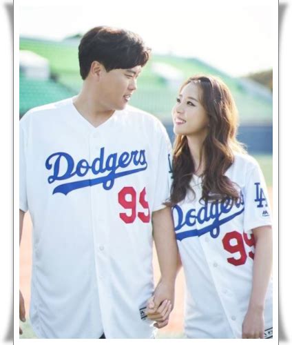 Jun 25, 2021 · `90억 팔`은 과연 연봉 값 하는 걸까. 류현진 연봉 부인 배지현 나이차이 키차이 고향 :: 행복 ...