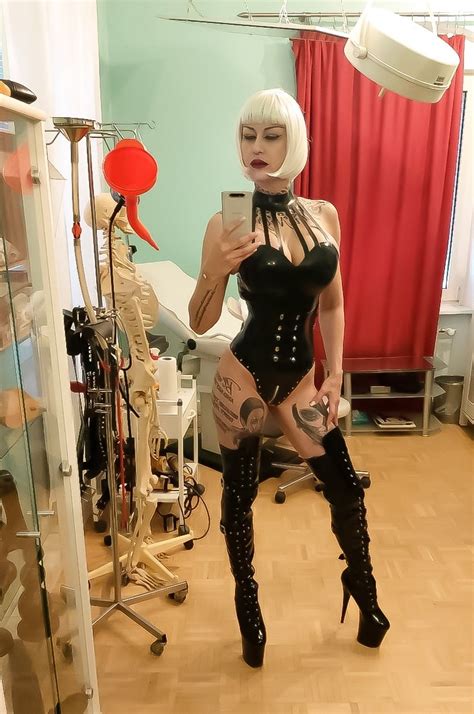 therubberdom on twitter rt rubberdivalucy this has been today s outfit for my clip day at