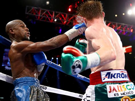 El campeón invicto retirado recurrió a sus redes sociales para anunciar que saldrá del retiro. Mayweather vs Canelo: Floyd Mayweather puts on dominating ...