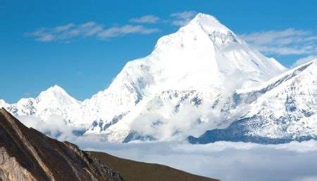 Rabung puncaknya menandakan perbatasan antara nepal dan tibet; 10 Gunung Tertinggi di Dunia Beserta Letak dan Tingginya ...
