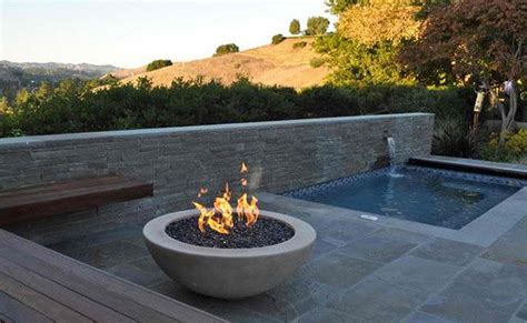 15 Dramatic Modern Pool Areas With Fire Pits Home Design Lover