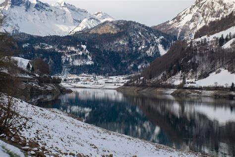 Vista Aérea Das Montanhas Do Lago Lungernersee Lungern Suíça Foto