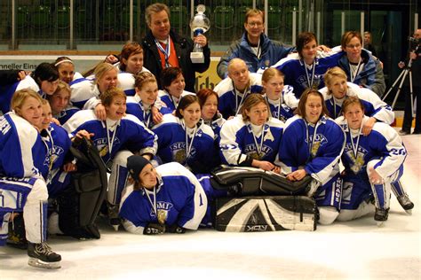 File:Finland national women's ice hockey team.jpg - Wikimedia Commons