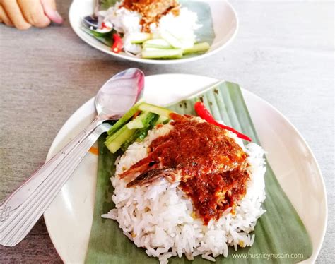 ناسي داڬڠ, trader's rice) is a malaysian dish consisting of rice steamed in coconut milk, fish curry and extra ingredients such as pickled cucumber and carrots. Nasi Dagang Kak Jah Jalan Pasir Panjang, Kuala Terengganu ...