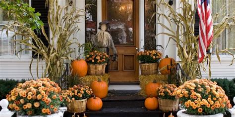 Hang out with these crafty creatures to add some haunted spirits to your home. 14 Elegant Halloween Decorations - Classiest Halloween ...