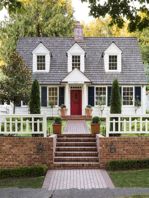 Discover inspiring photos and helpful expert advice about curb appeal. Copy the Curb Appeal: Seattle, Washington | HGTV