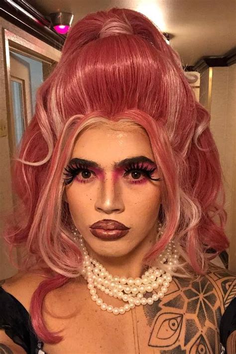 Vestido como drag queen, Whindersson Nunes curte bar gay ...