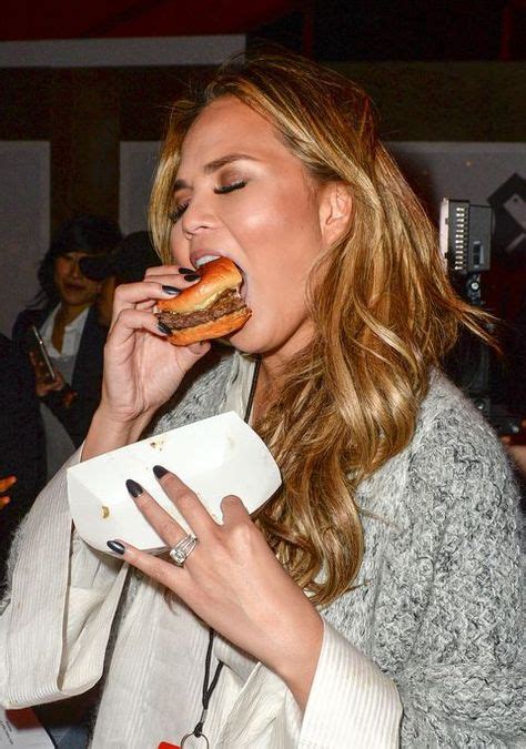 28 Best Celebrities Eating Sandwiches Images In 2020 Celebrities