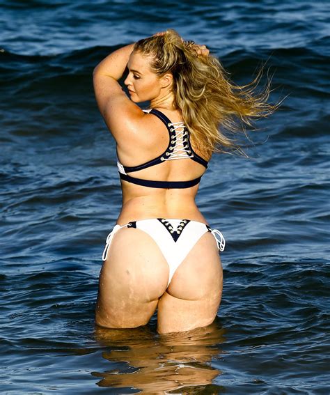 Celebrity And Entertainment Model Iskra Lawrence Flaunts