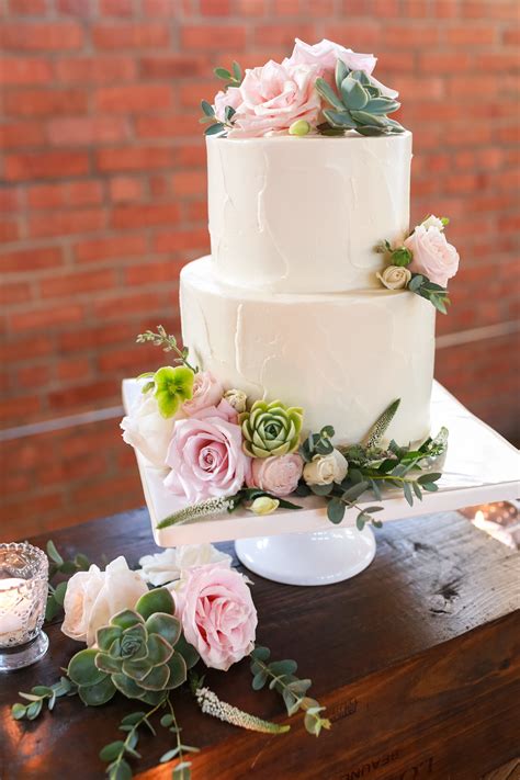 Simple Two Tier Wedding Cake With Roses Wedding Decor Food