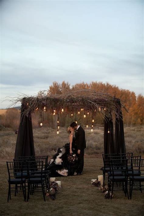 Dark And Moody Wedding Aesthetic Inspiration For All Seasons Page 2 Of 4